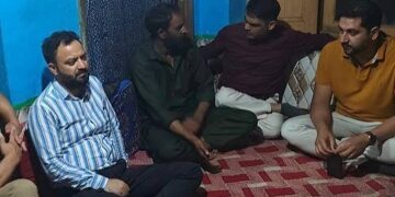 Gawran Cloudburst : Senior officers from district Admin visit bereaved families, extend condolences, assure all possible assistance
