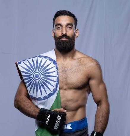 Pulwama accords hero’s welcome to MMA star Owais Yaqoob after historic BRAVE CF 107 triumph