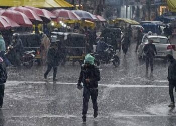 Rain lashes Kashmir parts; cloudburst hits Kulgam
