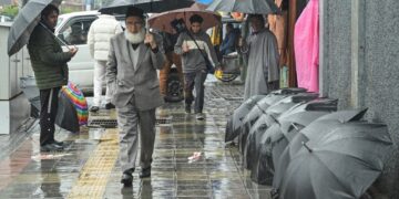 Rain lashes Kashmir parts, more showers forecast till Aug 17