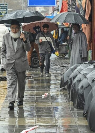 Rain lashes Kashmir parts, more showers forecast till Aug 17