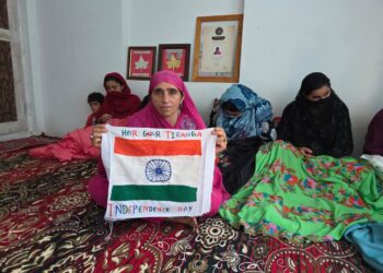 Kulgam artisan crafts National Flag through traditional needlework