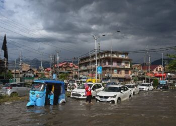 Rain, hailstorm lash J&K parts