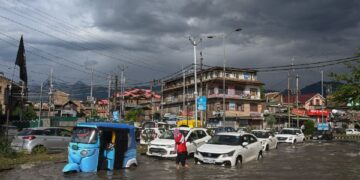 Rain, hailstorm lash J&K parts