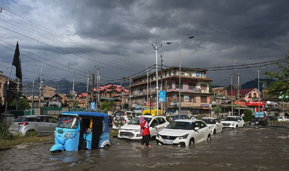 Rain, hailstorm lash J&K parts