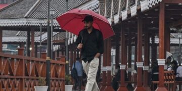 Rain brings brief relief in J&K, MeT predicts more showers