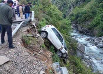 Man killed as car slips into gorge in Rajouri