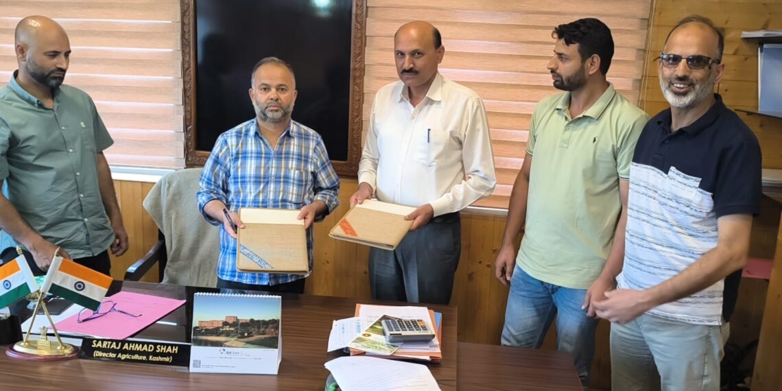 Agriculture Deptt Kashmir signs MoU with Posts Deptt to fast-track delivery of sensitive agricultural materials