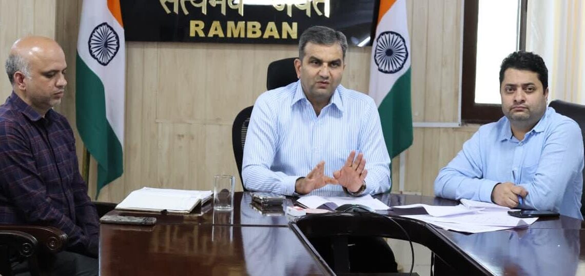 DC Ramban reviews progress of Population Enumeration in snow-bound areas