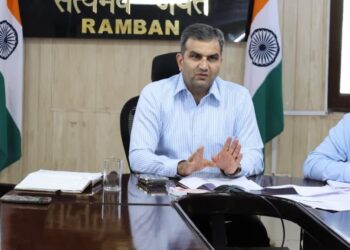 DC Ramban reviews progress of Population Enumeration in snow-bound areas