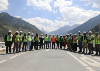 PIB Kochi media delegation visits Zojila tunnel project