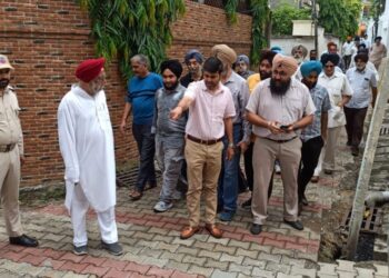 JMC Commissioner inspects civic amenities in Preet Nagar