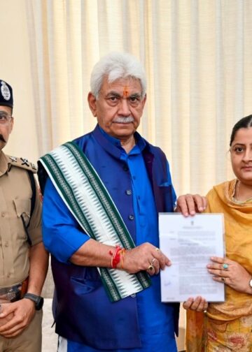 LG hands over appointment letter to deceased PSI’s wife