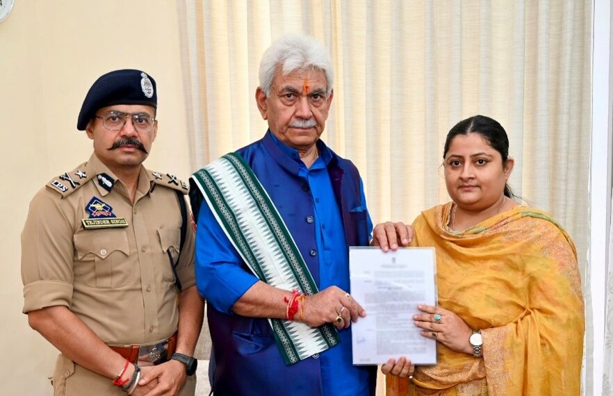 LG hands over appointment letter to deceased PSI’s wife