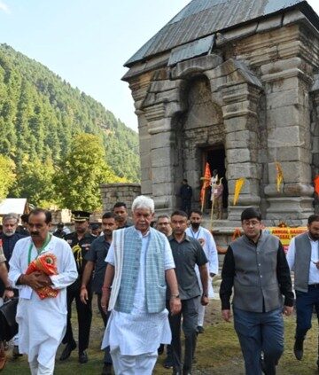 LG Sinha flags off Harmukh-Gangbal Yatra