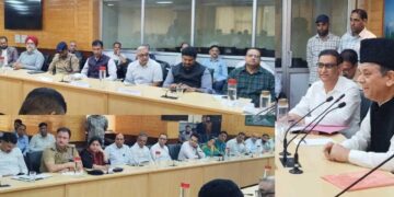 Speaker reviews preparations for JKLA Autumn session