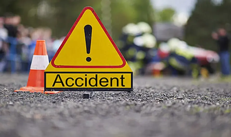 Two killed, 7 injured as matador overturns near Reasi