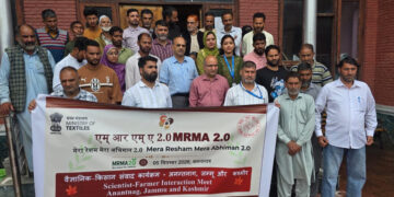 Mera Resham Mera Abhimaan 2.0 : Farmer-Scientist interaction meeting held in Kokarnag 