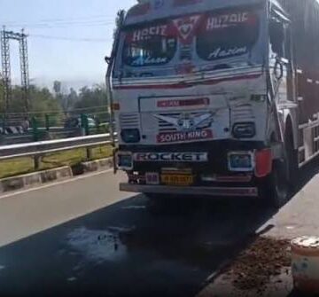 Traffic cop dies after hit by truck
