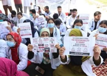 J&K intern doctors continue protest to seek stipend hike, warn of hunger strike