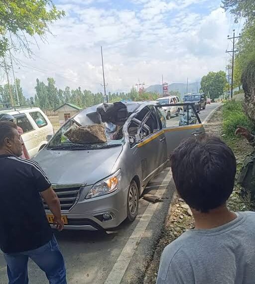 Man killed as boulder crushes tourist vehicle in Anantnag