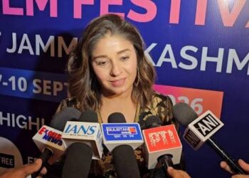I have fallen in love with Kashmir: Sunidhi Chauhan