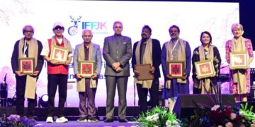 Kashmir has completely changed from 90s: Filmmakers at Gulmarg
