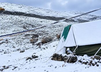Snowfall in higher reaches, rain in plains cool Kashmir