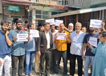 Protest held over lack of healthcare facilities at SDH Tral