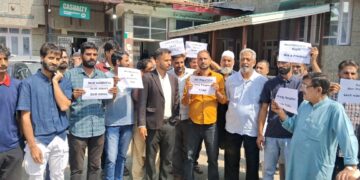 Protest held over lack of healthcare facilities at SDH Tral