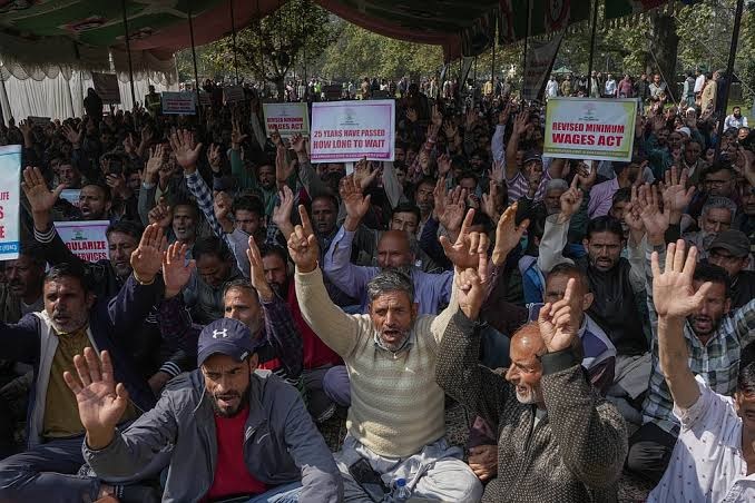 Daily-wagers to gherao Assembly on Sept 28 over regularisation, wages