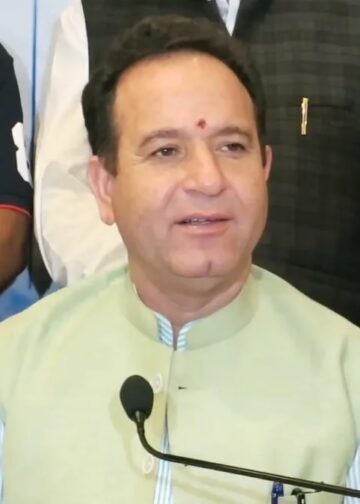 NC govt failed to fulfil promises: LoP Sharma Rehan Qayoom Mir Srinagar, Sep 24: Leader of Opposition in the Jammu and Kashmir Legislative Assembly Sunil Sharma on Thursday said the National Conference‑led government has failed to fulfil its promises and provide basic amenities during its two years in office, questioning its commitments on free LPG cylinders, electricity, jobs, education and healthcare. Reacting to the government’s approval of six free LPG cylinders annually for Antyodaya Anna Yojana (AAY) families, Sharma termed the decision a “mockery” and questioned the earlier promise of providing one free cylinder every month to every household. “They had announced that one cylinder would be given to every household every month. Today they have made a big joke with the people of J&K by giving only six cylinders in the name of AAY,” Sharma said while speaking to reporters at the Assembly Secretariat, as per the news agency—Kashmir News Observer (KNO). He asked, “If they have to give only to AAY, then where are those 24 cylinders over the past two years? And what about the rest of the people?” Sharma also questioned the government’s earlier promise of 200 units of free electricity for AAY families. “Two years ago, one year ago, the CM said he would give 200 units of electricity to AAY. That has not been delivered either,” he said. He further questioned the status of the government’s commitment to provide one lakh jobs, alleging that several promises made to the people remained unfulfilled. On the Teacher Eligibility Test (TET), Sharma said teachers who had served for years were being asked to prove themselves again, expressing concern over the manner in which the issue had been handled. “Teachers have contributed immensely to building our society and shaping generations. Yet, the government has failed to hold any meaningful debate on their concerns and has shown little sensitivity towards their difficulties. The manner in which this issue has been handled has left the teaching community deeply disappointed,” he said. On healthcare, Sharma said around 1,500 doctor posts were vacant and 219 ventilators in Government Medical Colleges were non‑functional. He also questioned diagnostic facilities and the availability of essential materials, including CT scans and X‑ray films. “The health infrastructure cannot be allowed to suffer while the government continues to offer excuses. When patients are struggling to access basic healthcare, the government must answer why critical posts remain vacant and why essential equipment is lying defunct,” he said. Sharma further criticised the functioning of the Assembly, alleging that issues of public importance were not being adequately discussed. “The government is least bothered to discuss or address issues of public importance. They are just setting up a session for the sake of a session,” he said, adding that the sitting was being held merely to meet the constitutional requirement of convening the Assembly within six months. (KNO)