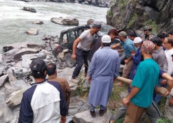 9-year-old among 5 killed, 8 injured in Karnah accident