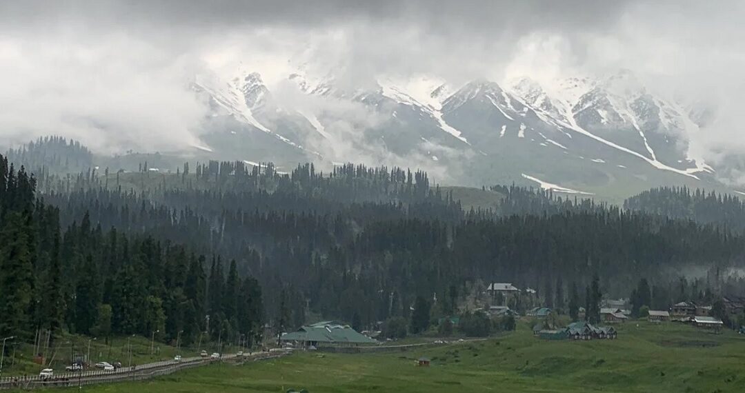 Fresh snow blankets Affarwat peak in Gulmarg; rain sweeps J&K
