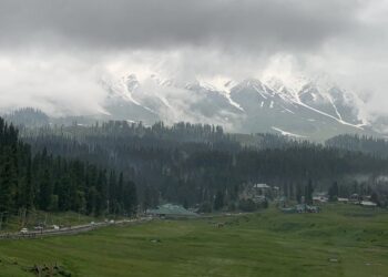 Fresh snow blankets Affarwat peak in Gulmarg; rain sweeps J&K