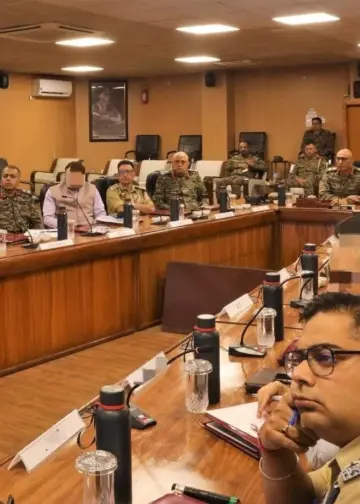 Northern Army Commander reviews security in Srinagar
