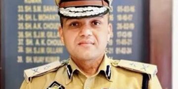 IGP Kashmir pays obeisance, reviews security
