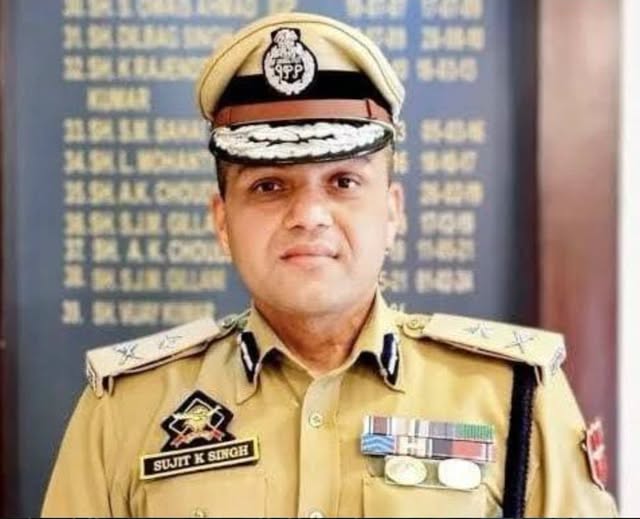 IGP Kashmir pays obeisance, reviews security