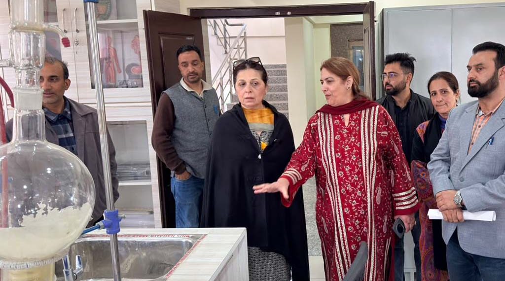 Director Colleges reviews facilities at Various City Colleges