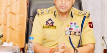 Take effective action against OGWs, hybrid terrorists: IGP Kashmir