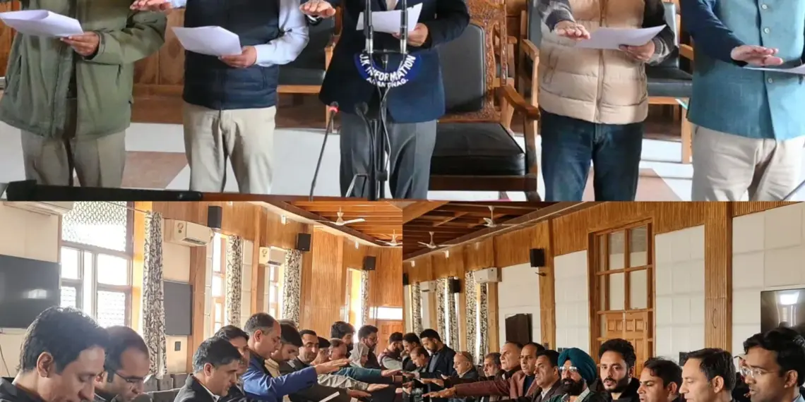 DC Anantnag administers integrity pledge to employees at Dak Bungalow
