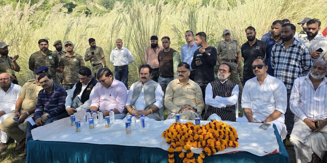 Javed Rana reviews concerns of land-sinking victims