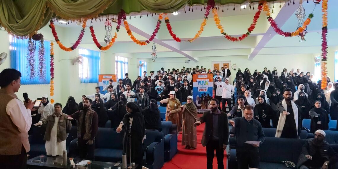 Yuva Samvaad in Uri : 250 young citizens pledge to uphold democratic values