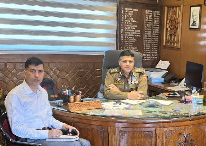 Adopt ‘SMART Policing,’ ‘Digital Beat Policing’: IGP Kashmir directs police stations