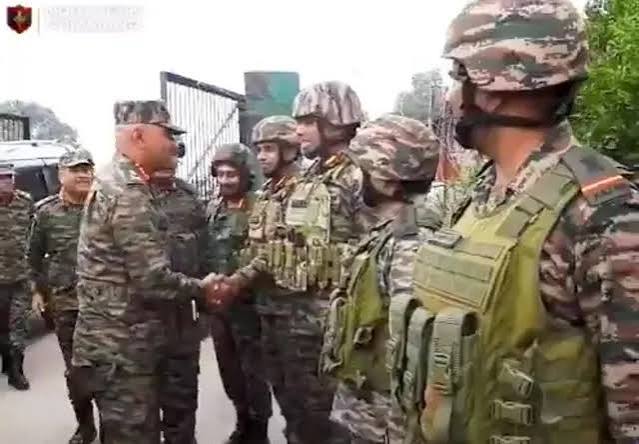 Army Commander reviews operational preparedness in Rajouri, Kalakot