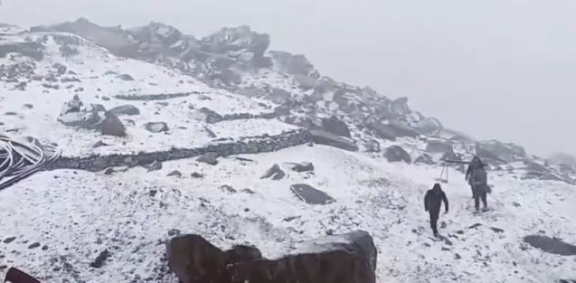 Fresh snowfall raises hopes for strong winter season in Gulmarg