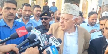 Farooq welcomes SC notice to EC
