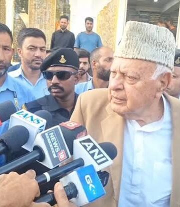 Farooq welcomes SC notice to EC