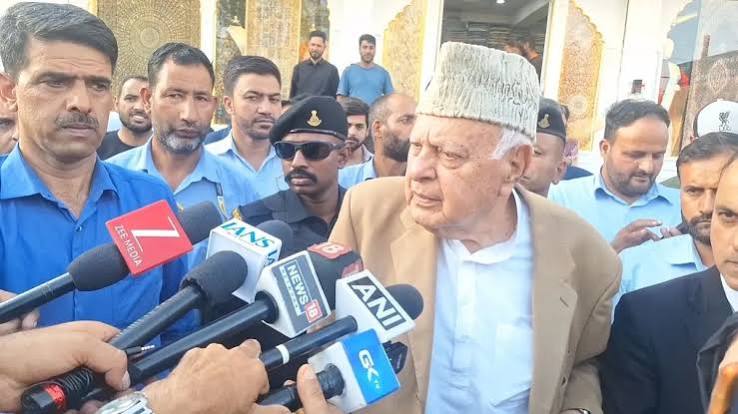 Farooq welcomes SC notice to EC