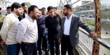 Enhancing Public Safety : DC Srinagar inspects fencing, upgradation work on  Budshah Bridge